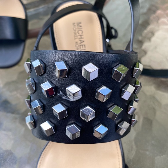 Michael Kors Sandle (NW) - Picture 2 of 5